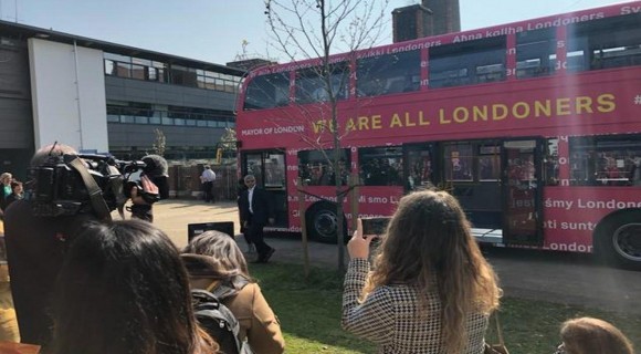 Un autobuz cu juriști  va face un tur prin Londra pentru a consulta cetățenii pro-bono în problema Brexit