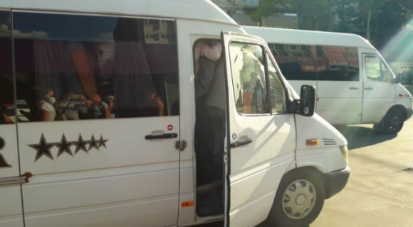 Un șofer sesizează Curtea Constituțională cu privire la transportarea pasagerilor în picioare în transportul public
