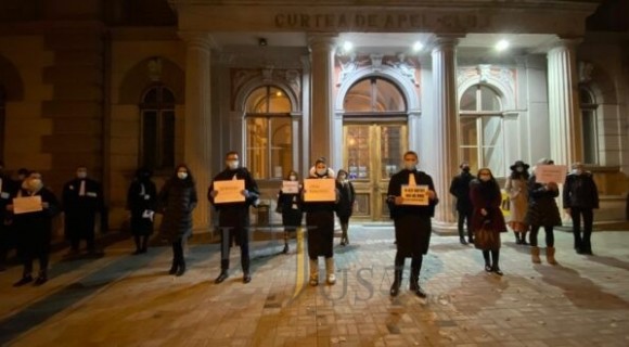 România: Avocații stagiari au protestat nemulțumiți de faptul că examenul nu a evaluat cunoștințele juridice