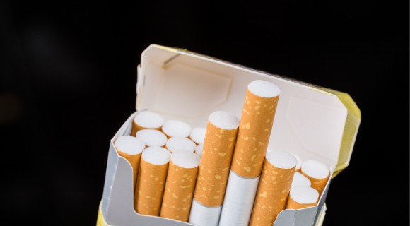 Olanda va interzice vânzarea de țigări în supermarketuri din 2024