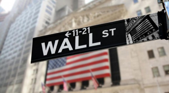 Bancherii de pe Wall Street îşi vând acţiunile pe bandă după alegerea lui Trump