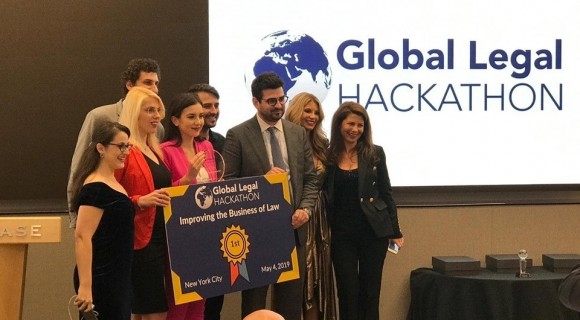 Aplicația ”Lawrelai” i-a adus unei echipe din România locul 1 la Global Legal Hackathon 2019