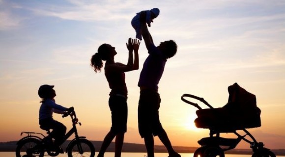 Uniunea Europeană instituie noi norme privind concediul de paternitate