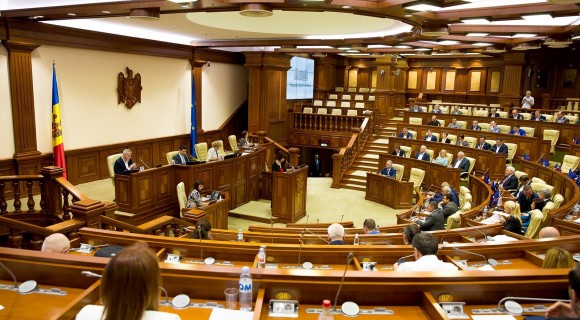 Președintele Republicii Moldova, la propunerea Consiliului Superior al Procurorilor, va desemna un Procuror General interimar