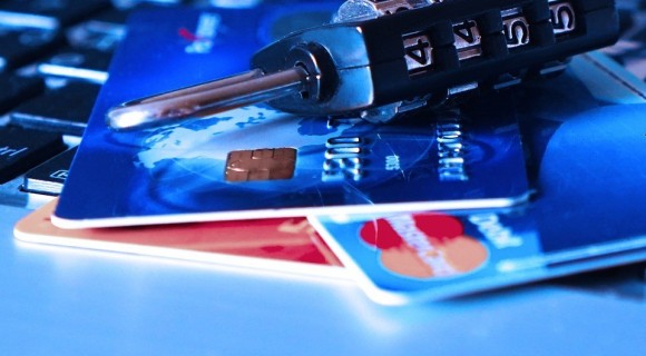 Cele mai multe carduri bancare active în Republica Moldova sunt de tip social