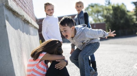 În România a intrat în vigoare Legea care interzice bullying-ul în şcoli