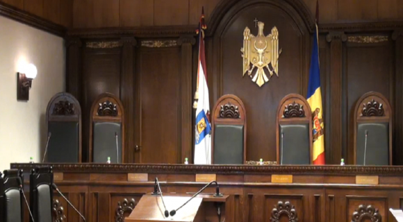 Vladimir Țurcan contestă demiterea sa din funcția de președinte al Curții Constituționale. A depus acțiune în contencios administrativ