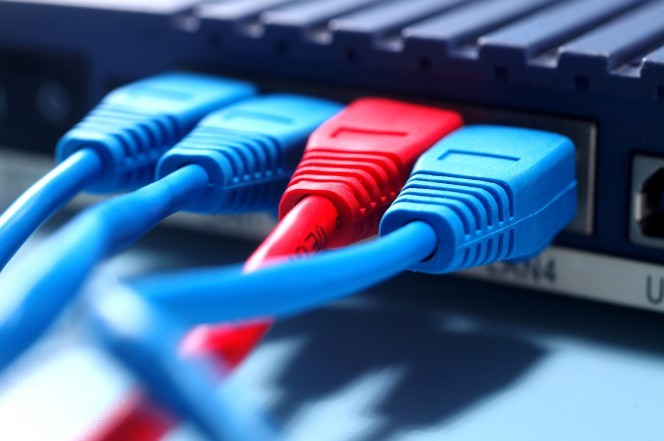 Peste 70% dintre conexiunile la Internet fix au fost prin fibră optică