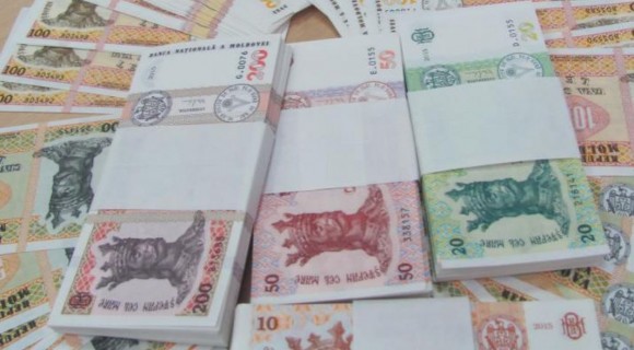 Câți bani au depus moldovenii la bănci în luna martie