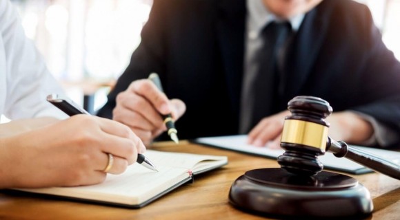 O avocată a recuzat o judecătoare pentru ”o aversiune personală…. care generează decizii aberante”