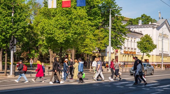 În această vară, moldovenii își caută mai activ de muncă decât de obicei