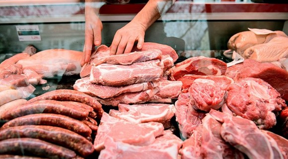 Procesatorii de carne se confruntă cu o criză de materie primă. Zilnic, ratează venituri de peste jumătate de milion de lei