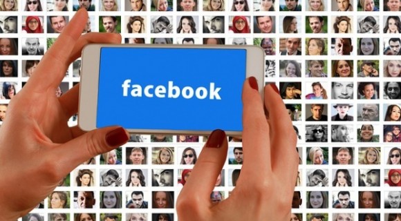 O companie cere fostului șef despăgubiri de 50 de mii de euro pentru postări negative pe Facebook
