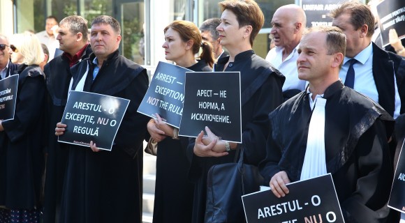 Curtea de Apel Chișinău, despre protestul avocaților: ”Calificăm acțiunea drept o imixtiune directă în activitatea judecătorilor”