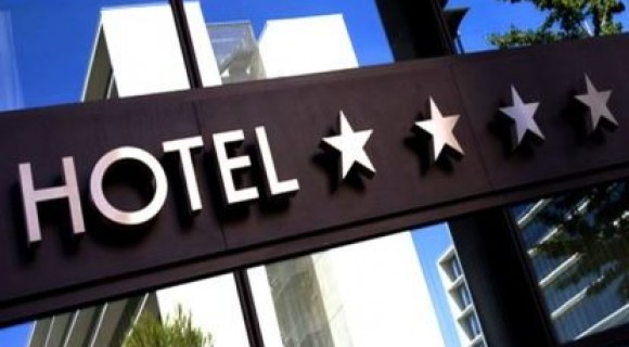 ”Hotelele nu-și pot indica ”stelele” dacă nu dețin act de clasificare de la Agenția Turismului”. Cum a fost sancționată o companie